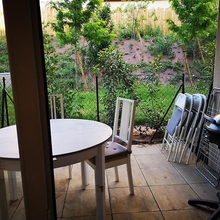 Quiet Charming T2 With Terrace 5Km From Lyon Apartment Dardilly Bagian luar foto