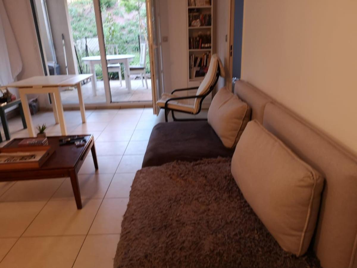 Quiet Charming T2 With Terrace 5Km From Lyon Apartment Dardilly Bagian luar foto